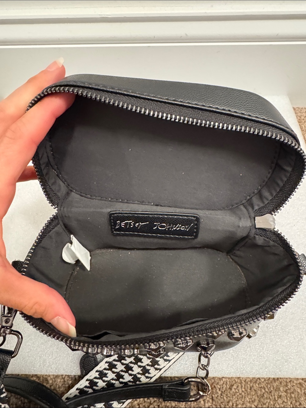 Betsey Johnson XOHALEN Vanity Case stud design & pouch crossbody bag - Picture 9 of 9